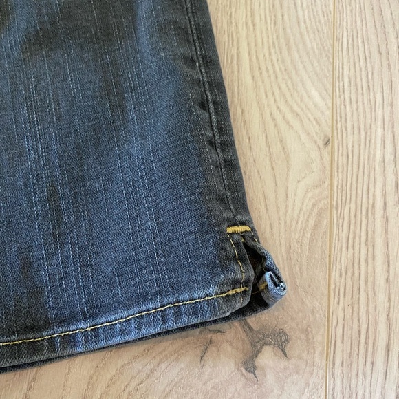 Ladies True Religion Kate Capris. Color charcoal size 32 - Picture 3 of 7